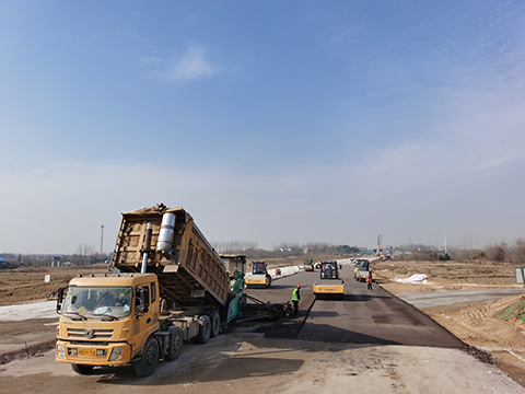 S366合六南通道建設(shè)工程03標主線水穩(wěn)底基層順利完工