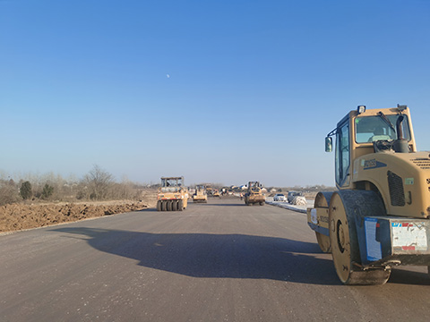 S366合六南通道建設(shè)工程03標主線水穩(wěn)底基層順利完工