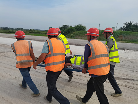 S366合六南通道建設(shè)工程03標(biāo)項(xiàng)目部 開展機(jī)械傷害應(yīng)急救援演練