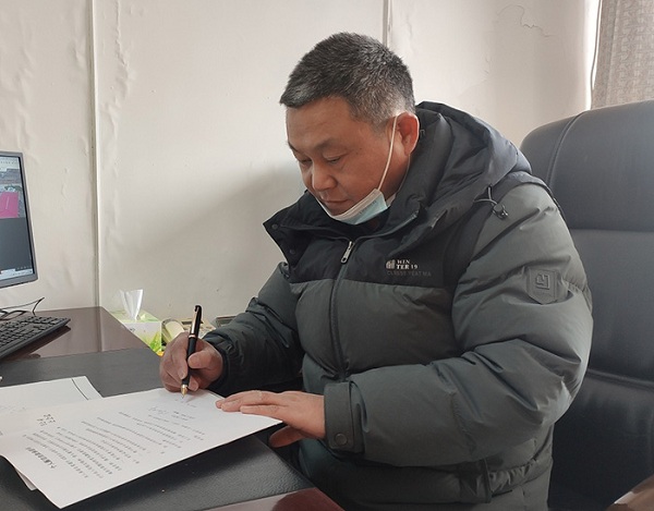 公路工程處黨支部 組織黨員干部簽署廉潔自律承諾書(shū)