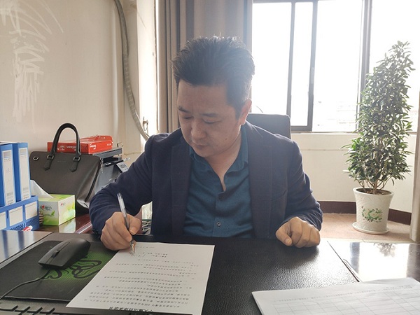 公路工程處黨支部 組織黨員干部簽署廉潔自律承諾書(shū)