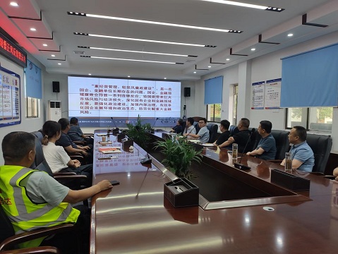 營嶺隧道臨時(shí)黨支部組織觀看正風(fēng)反腐警示教育片