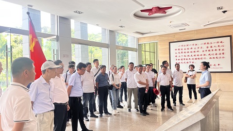 我處黨員參加黨性教育活動(dòng)