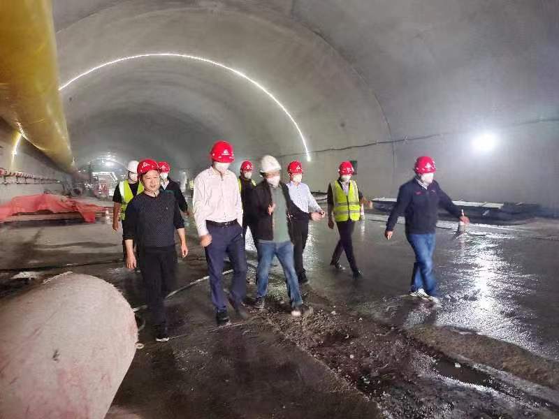 孫曉翔帶隊(duì)到S22天天高速營嶺隧道項(xiàng)目施工現(xiàn)場檢查指導(dǎo)工作