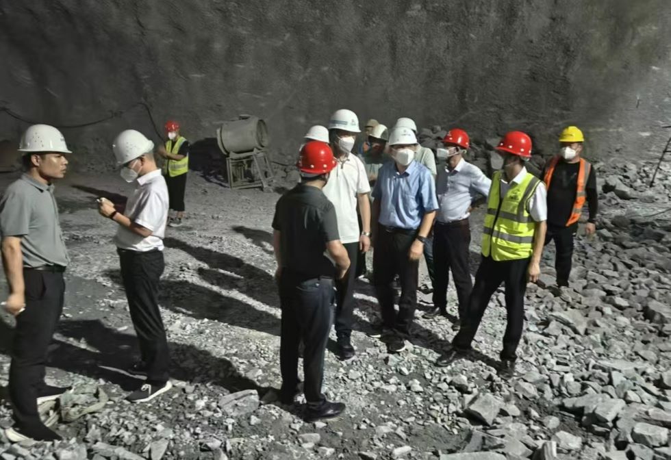 耿仁平率隊到S22天天高速營嶺隧道項目檢查指導(dǎo)工作